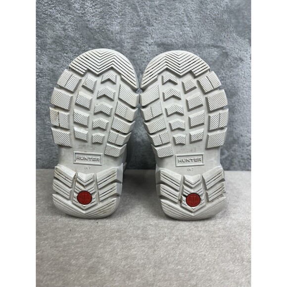 Hunter Kids Boots in Silver and White - Picture 14 of 15